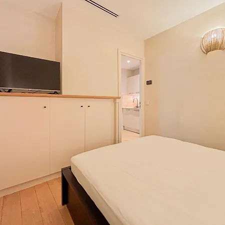 Apartment Petit Cocon Au Coeur Du Vieux-nice, Wifi, Ac, 2pers Nice